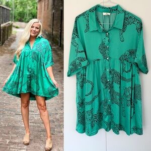 ENTRO Cheetah Satin Button Up Shirt Dress in Green